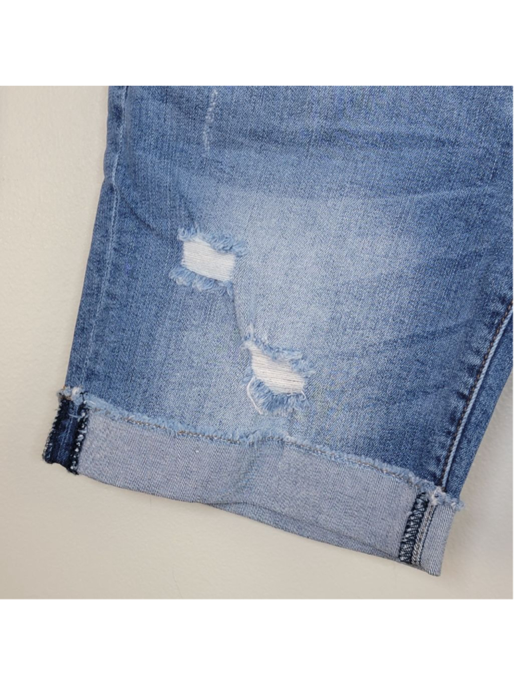 NEW Kut From the Kloth Catherine Boyfriend Jean Shorts Distressed Medium Blue 2 - Picture 7 of 11